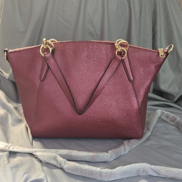 Coach Pink Leather Shoulder Bag with Gold Accents - Picture 3 of 10